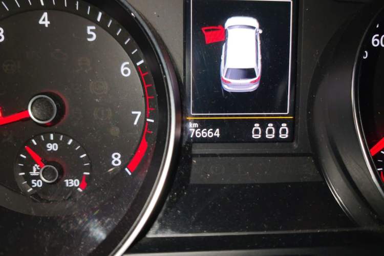 Used Volkswagen Variant 2018 380TSI Two-Wheel Drive Comfort Edition Odometer Close Up