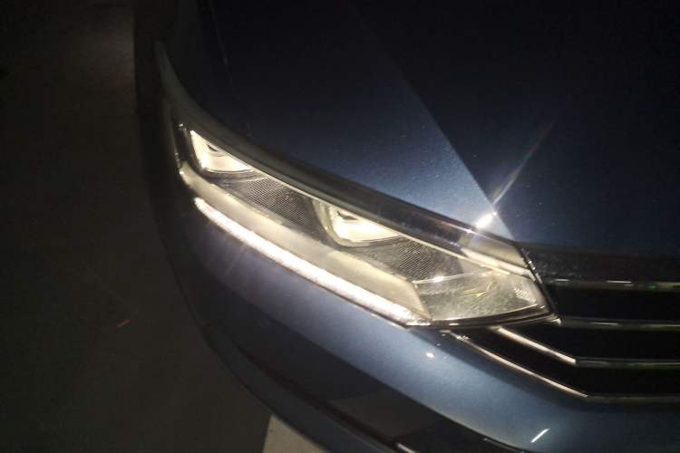 Used Volkswagen Variant 2018 380TSI Two-Wheel Drive Comfort Edition Right Front Headlight
