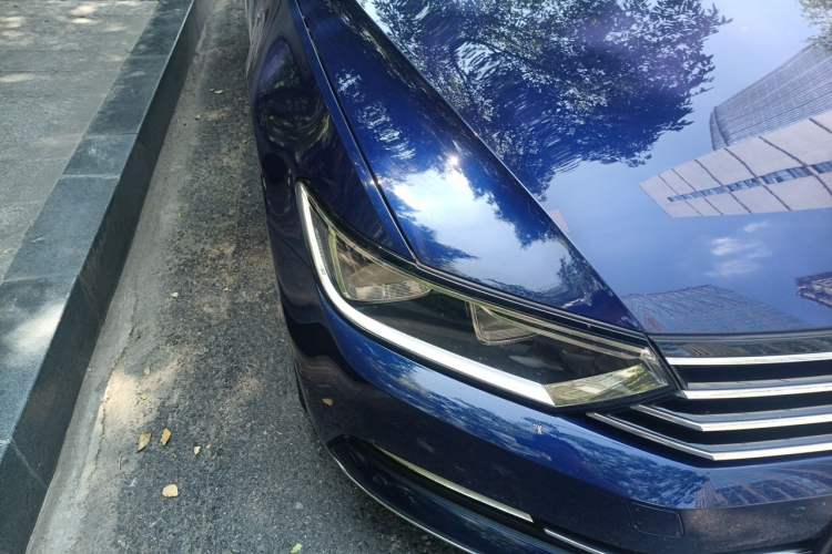 Used Volkswagen Variant 2018 380TSI Two-Wheel Drive Comfort Edition Right Front Headlight