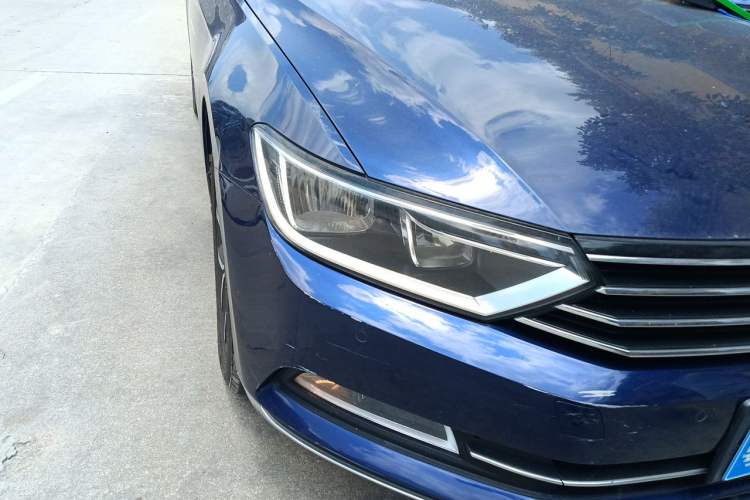 Used Volkswagen Variant 2018 380TSI Two-Wheel Drive Comfort Edition Right Front Headlight