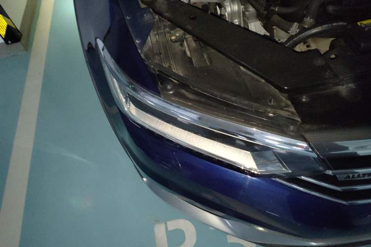 Used Volkswagen Variant 2018 380TSI Four-Wheel Drive Longitudinal Version Right Front Headlight