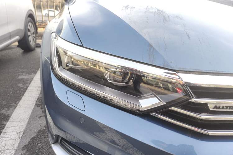 Used Volkswagen Variant 2018 380TSI Four-Wheel Drive Trail Edition Right Front Headlight