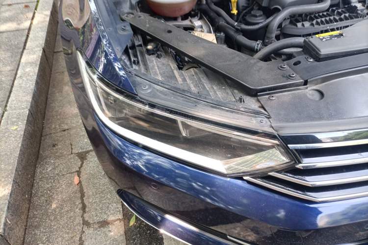 Used Volkswagen Variant 2018 380TSI Two-Wheel Drive Comfort Edition Right Front Headlight