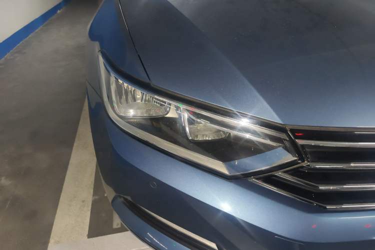 Used Volkswagen Variant 2018 380TSI Two-Wheel Drive Comfort Edition Right Front Headlight