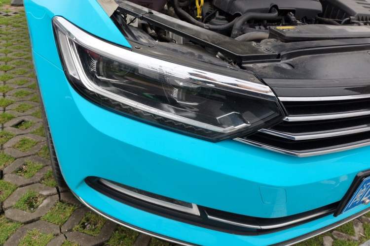 Used Volkswagen Variant 2018 380TSI Two-Wheel Drive Comfort Edition Right Front Headlight