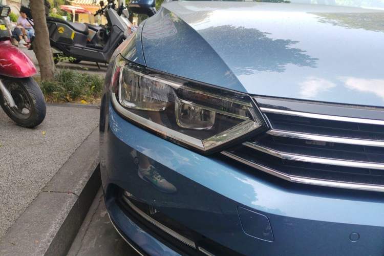 Used Volkswagen Variant 2018 380TSI Two-Wheel Drive Comfort Edition Right Front Headlight