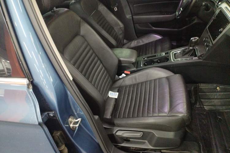 Used Volkswagen Variant 2018 380TSI Two-Wheel Drive Comfort Edition Right Front Seat
