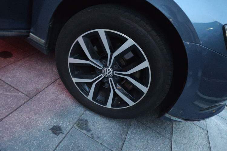 Used Volkswagen Variant 2018 380TSI Two-Wheel Drive Comfort Edition Right Front Wheel Hub