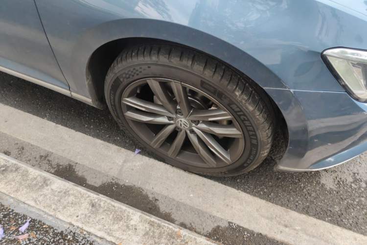 Used Volkswagen Variant 2018 380TSI Two-Wheel Drive Comfort Edition Right Front Wheel Hub