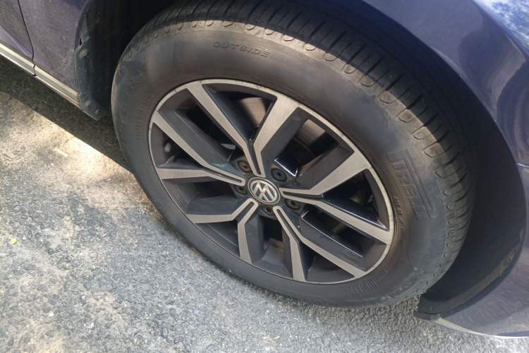 Used Volkswagen Variant 2018 380TSI Two-Wheel Drive Comfort Edition Right Front Wheel Hub