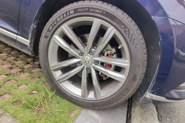 Used Volkswagen Variant 2018 380TSI Two-Wheel Drive Comfort Edition Right Front Wheel Hub