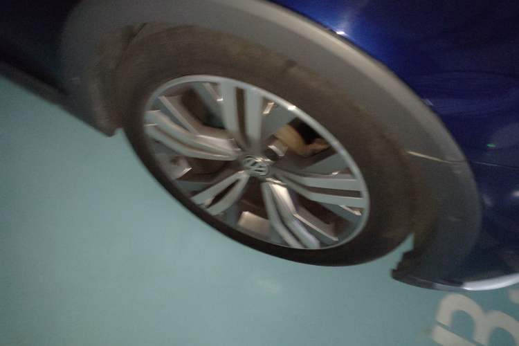 Used Volkswagen Variant 2018 380TSI Four-Wheel Drive Longitudinal Version Right Front Wheel Hub