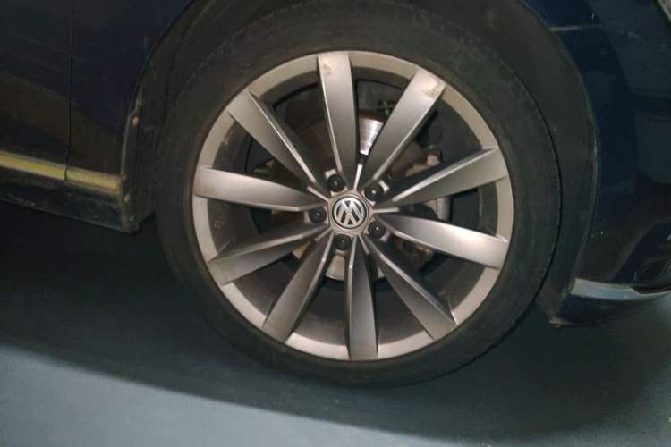 Used Volkswagen Variant 2018 380TSI Two-Wheel Drive Comfort Edition Right Front Wheel Hub