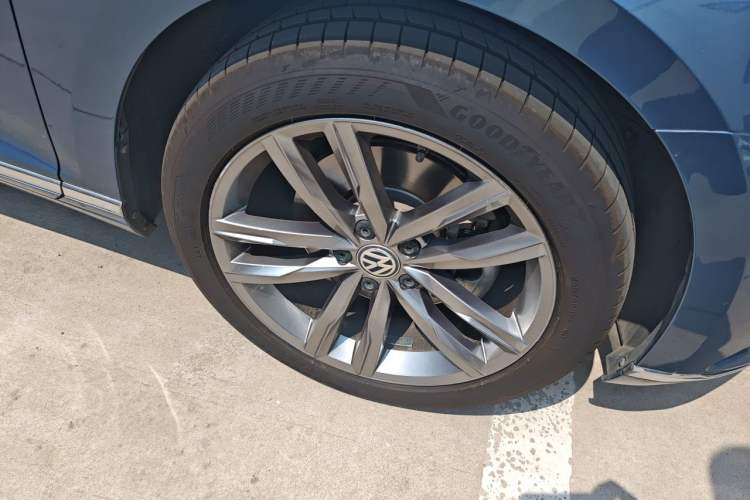 Used Volkswagen Variant 2018 380TSI Two-Wheel Drive Comfort Edition Right Front Wheel Hub