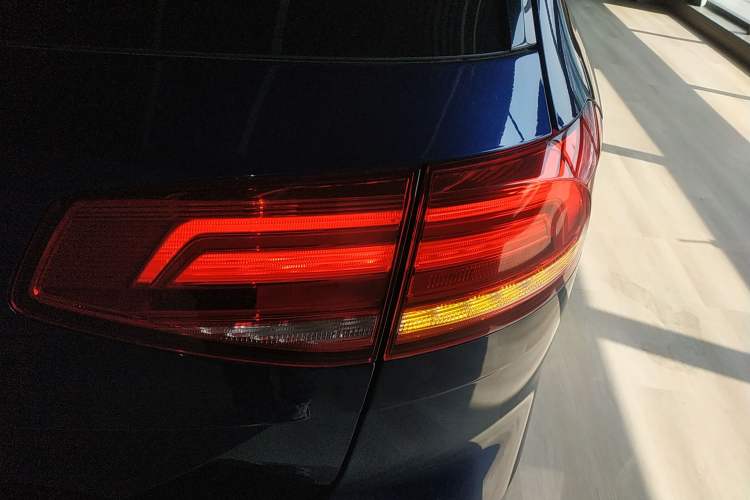 Used Volkswagen Variant 2018 380TSI Two-Wheel Drive Comfort Edition Right Rear Taillight