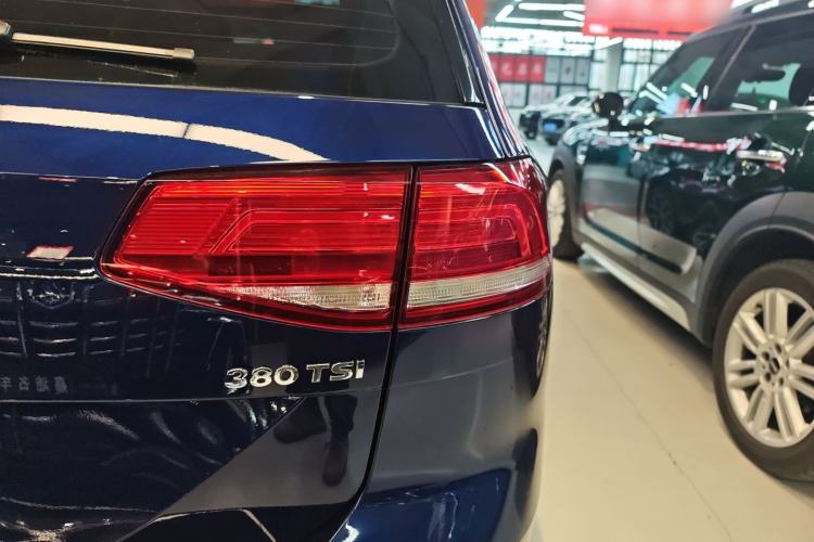 Used Volkswagen Variant 2018 380TSI Two-Wheel Drive Comfort Edition Right Rear Taillight