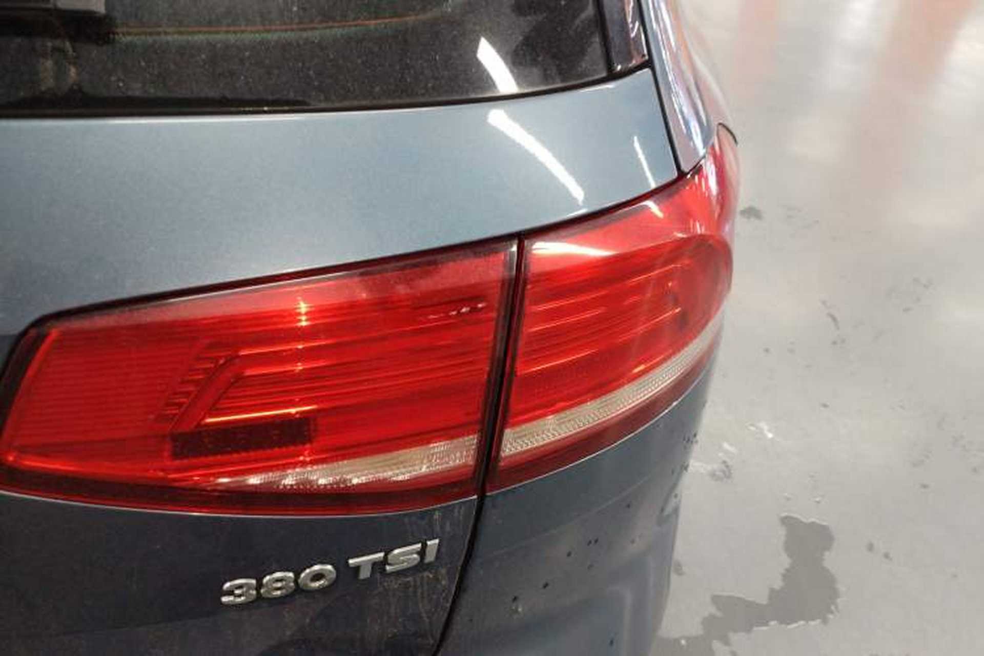 Used Volkswagen Variant 2018 380TSI Two-Wheel Drive Comfort Edition Right Rear Taillight