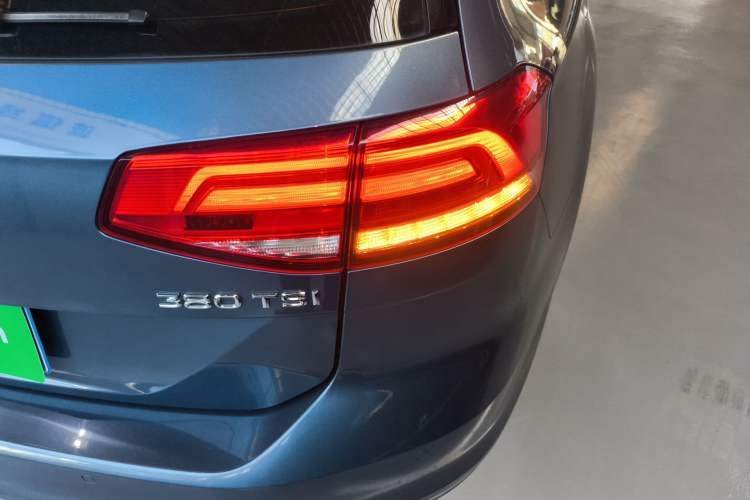 Used Volkswagen Variant 2018 380TSI Two-Wheel Drive Comfort Edition Right Rear Taillight