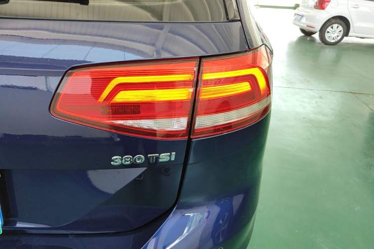 Used Volkswagen Variant 2018 380TSI Two-Wheel Drive Comfort Edition Right Rear Taillight