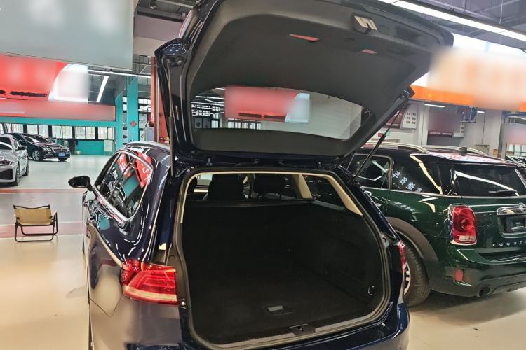 Used Volkswagen Variant 2018 380TSI Two-Wheel Drive Comfort Edition Trunk