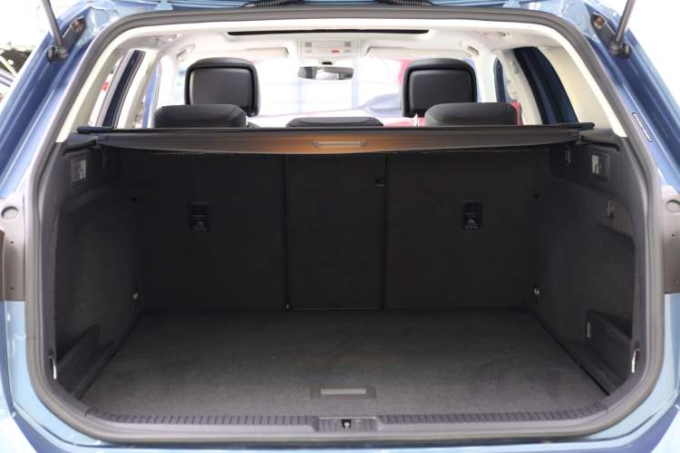 Used Volkswagen Variant 2018 380TSI Two-Wheel Drive Comfort Edition Trunk