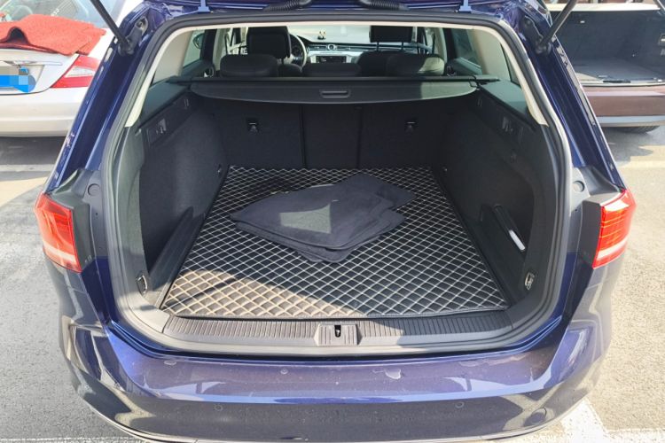 Used Volkswagen Variant 2018 380TSI Two-Wheel Drive Comfort Edition Trunk