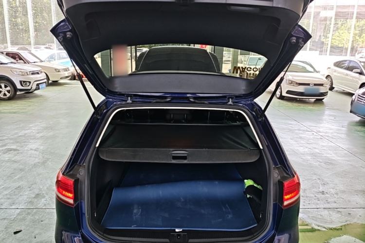Used Volkswagen Variant 2018 380TSI Two-Wheel Drive Comfort Edition Trunk