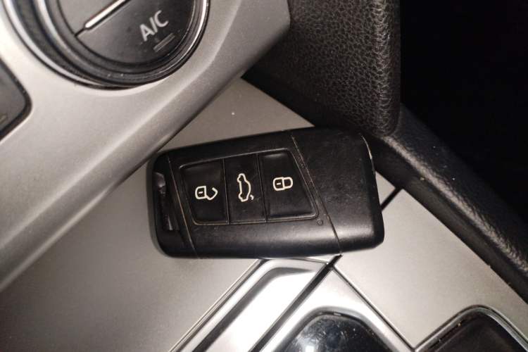 Used Volkswagen Variant 2018 380TSI Two-Wheel Drive Comfort Edition Vehicle Key