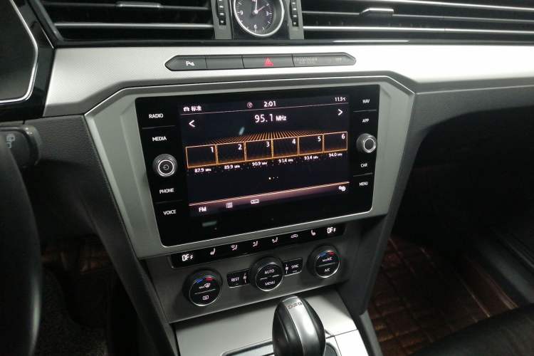 Used Volkswagen Variant 2018 380TSI Two-Wheel Drive Comfort Edition Audio And AC Panel