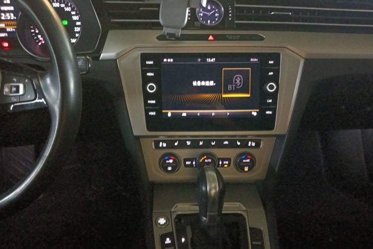 Used Volkswagen Variant 2018 380TSI Two-Wheel Drive Comfort Edition Audio And AC Panel