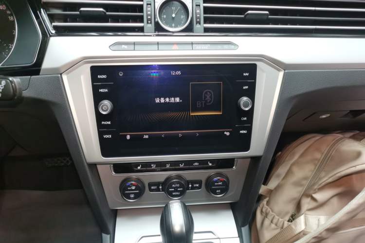 Used Volkswagen Variant 2018 380TSI Two-Wheel Drive Comfort Edition Audio And AC Panel