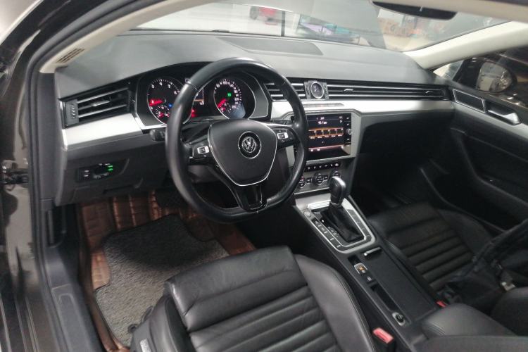 Used Volkswagen Variant 2018 380TSI Two-Wheel Drive Comfort Edition Center Console