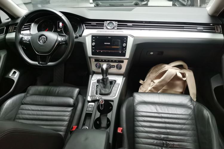 Used Volkswagen Variant 2018 380TSI Two-Wheel Drive Comfort Edition Center Console