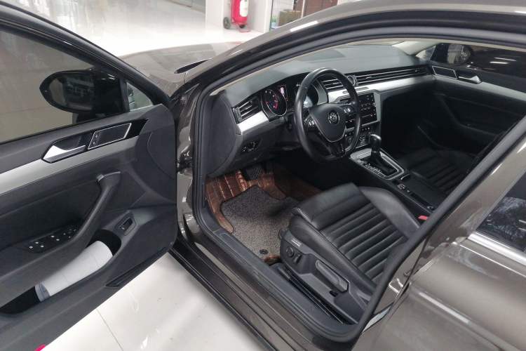 Used Volkswagen Variant 2018 380TSI Two-Wheel Drive Comfort Edition Driver Seat