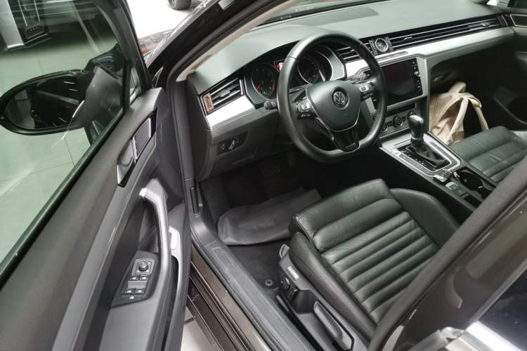 Used Volkswagen Variant 2018 380TSI Two-Wheel Drive Comfort Edition Driver Seat