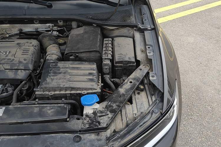 Used Volkswagen Variant 2018 380TSI Two-Wheel Drive Comfort Edition Engine Bay Left