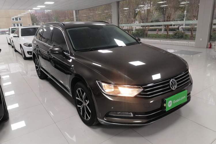Used Volkswagen Variant 2018 380TSI Two-Wheel Drive Comfort Edition Front Right 45 Deg