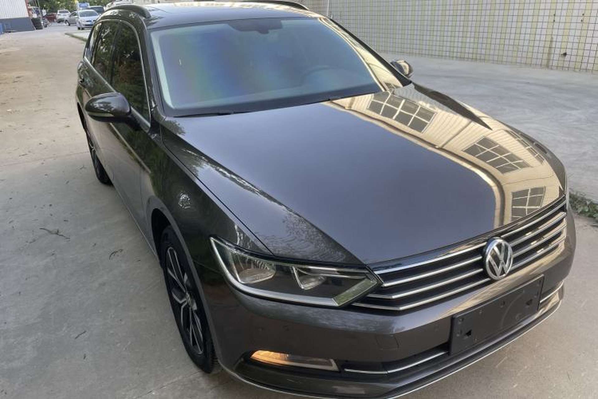 Used Volkswagen Variant 2018 380TSI Two-Wheel Drive Comfort Edition Front Right 45 Deg