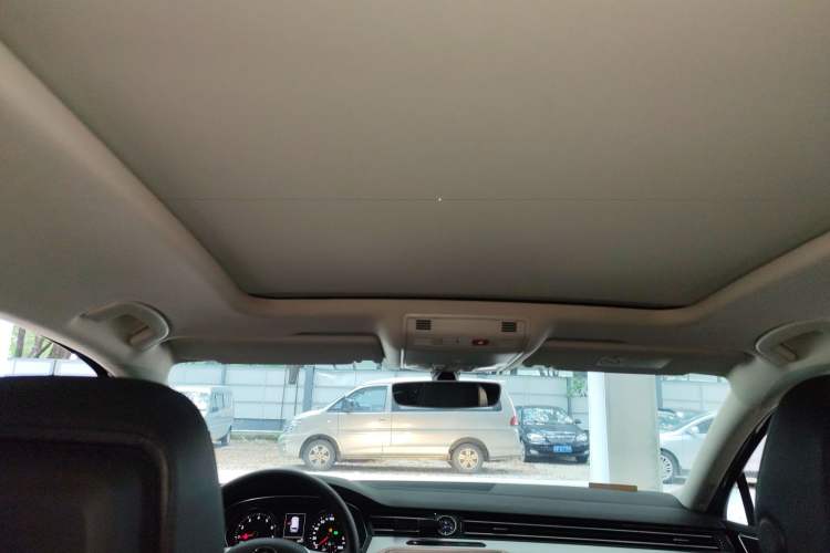 Used Volkswagen Variant 2018 380TSI Two-Wheel Drive Comfort Edition Headliner