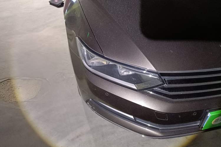 Used Volkswagen Variant 2018 380TSI Two-Wheel Drive Comfort Edition Right Front Headlight