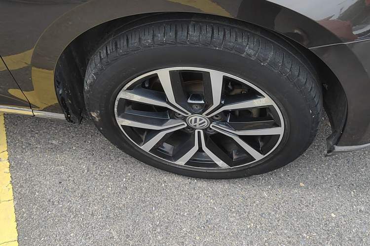 Used Volkswagen Variant 2018 380TSI Two-Wheel Drive Comfort Edition Right Front Wheel Hub