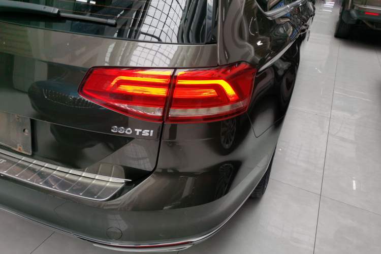 Used Volkswagen Variant 2018 380TSI Two-Wheel Drive Comfort Edition Right Rear Taillight