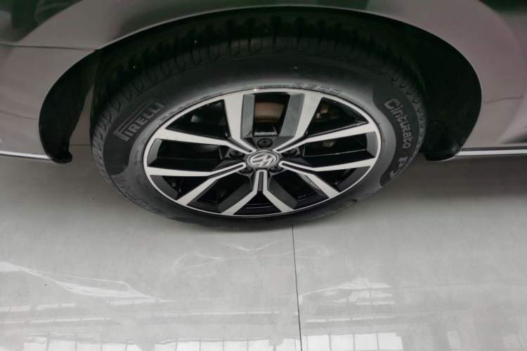 Used Volkswagen Variant 2018 380TSI Two-Wheel Drive Comfort Edition Right Rear Wheel Hub
