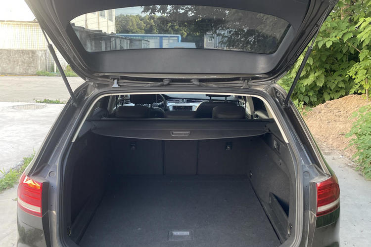 Used Volkswagen Variant 2018 380TSI Two-Wheel Drive Comfort Edition Trunk