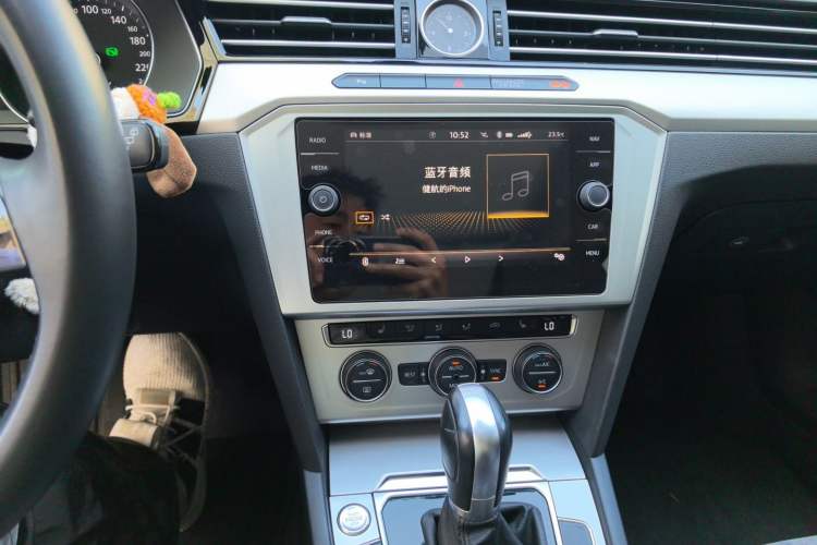Used Volkswagen Variant 2018 380TSI Two-Wheel Drive Comfort Edition Audio And AC Panel