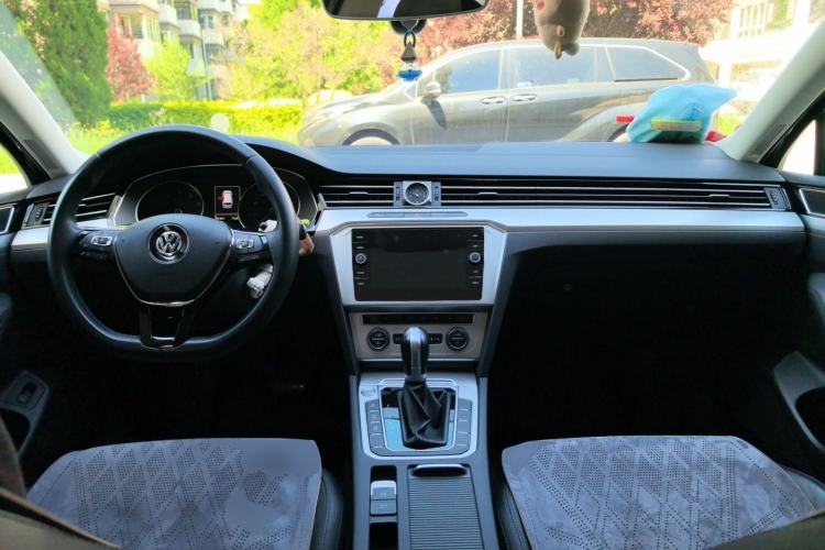 Used Volkswagen Variant 2018 380TSI Two-Wheel Drive Comfort Edition Center Console
