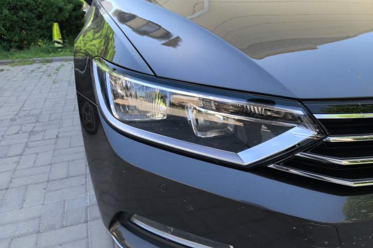 Used Volkswagen Variant 2018 380TSI Two-Wheel Drive Comfort Edition Right Front Headlight