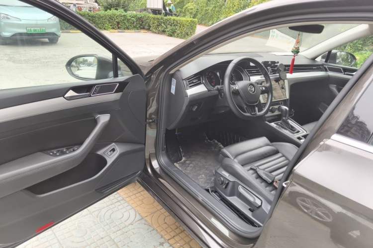 Used Volkswagen Variant 2018 380TSI Two-Wheel Drive Comfort Edition Driver Seat