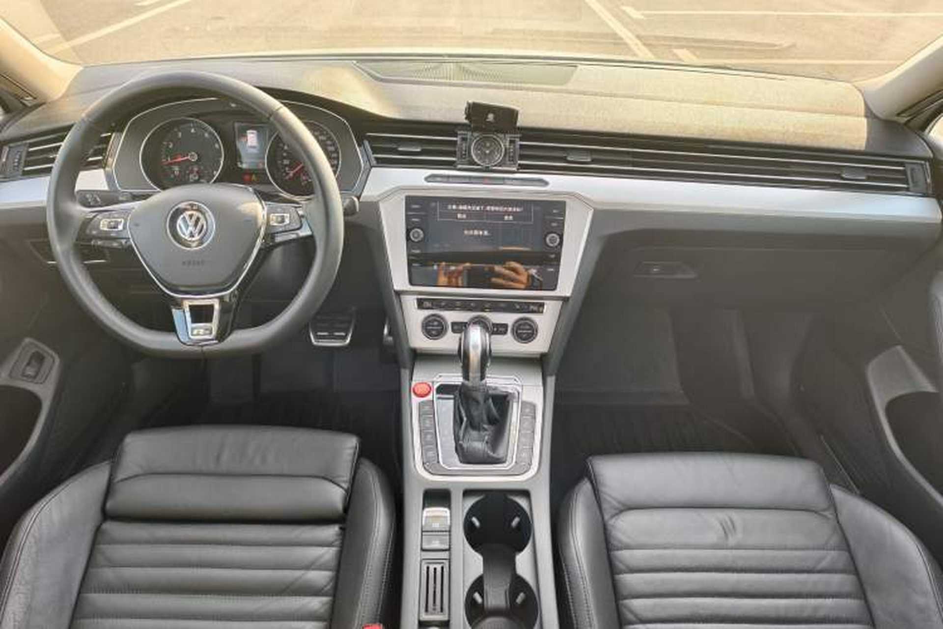 Used Volkswagen Variant 2018 380TSI Two-Wheel Drive Comfort Edition Audio And AC Panel