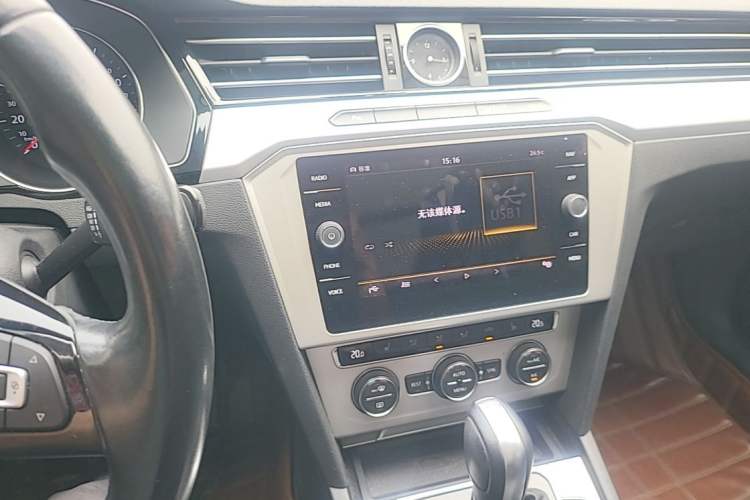 Used Volkswagen Variant 2018 380TSI Two-Wheel Drive Comfort Edition Audio And AC Panel
